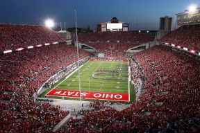 开云体育-骑士硬仗取胜勇士，东契奇成为关键先生，当孤胆英雄扛起一座城