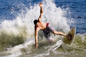 开云APP-多特蒙德血拼巴黎，拉什福德在F1赛道接管比赛，当跨界叙事成为时代寓言