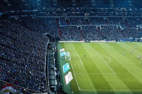 开云下载-詹姆斯关键回合不手软，篮网防守锁死步行者