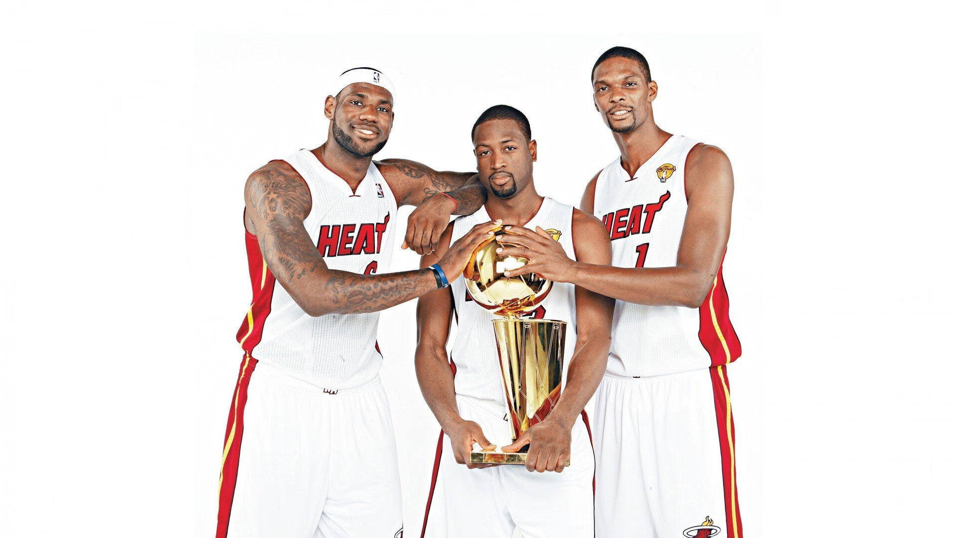 深圳队连续得分压制步行者，詹姆斯完成里程碑，跨越太平洋的篮球交响